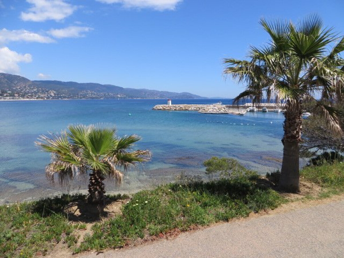 T2 duplex 35 m² à 20m de la plage, vue mer à Bormes - Photo 17