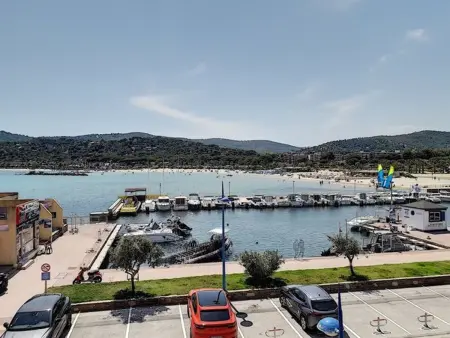 Location appartement à Bormes les Mimosas, Studio rénové avec climatisation et piscine à Bormes-les-Mimosas