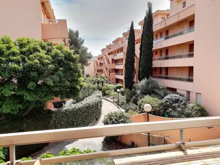 Location appartement à Bormes les Mimosas, T2 avec Grande Loggia, Parking, Proche Plage et Commerces à La Favière