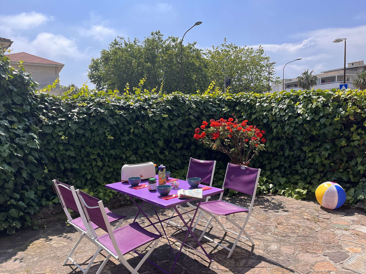 T2 Fréjus : terrasse 40 m² et parking à 300m du port - Photo 1