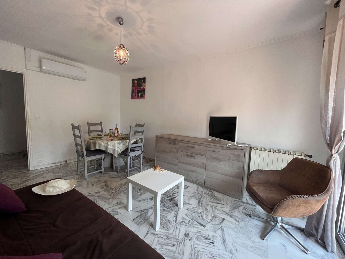 T2 Fréjus : terrasse 40 m² et parking à 300m du port - Photo 2