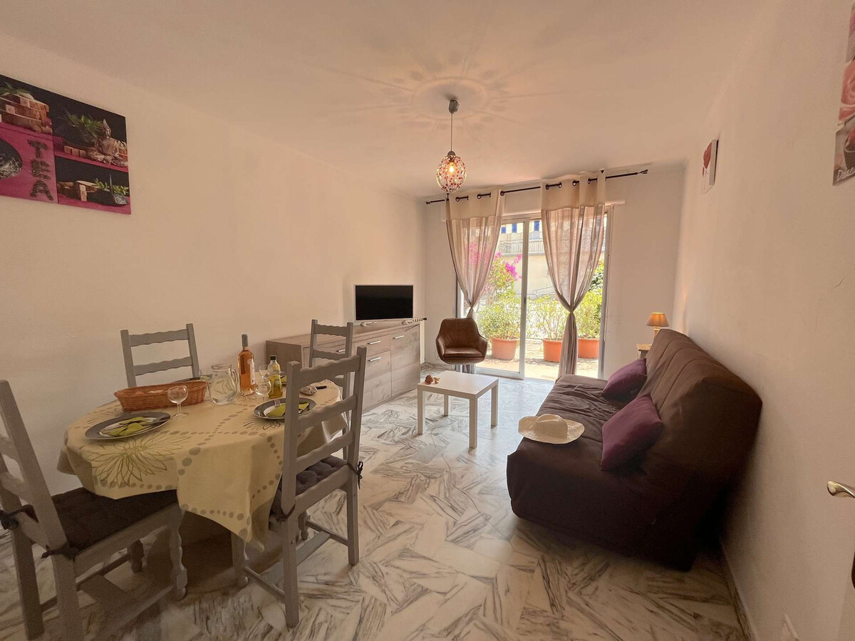 T2 Fréjus : terrasse 40 m² et parking à 300m du port - Photo 3