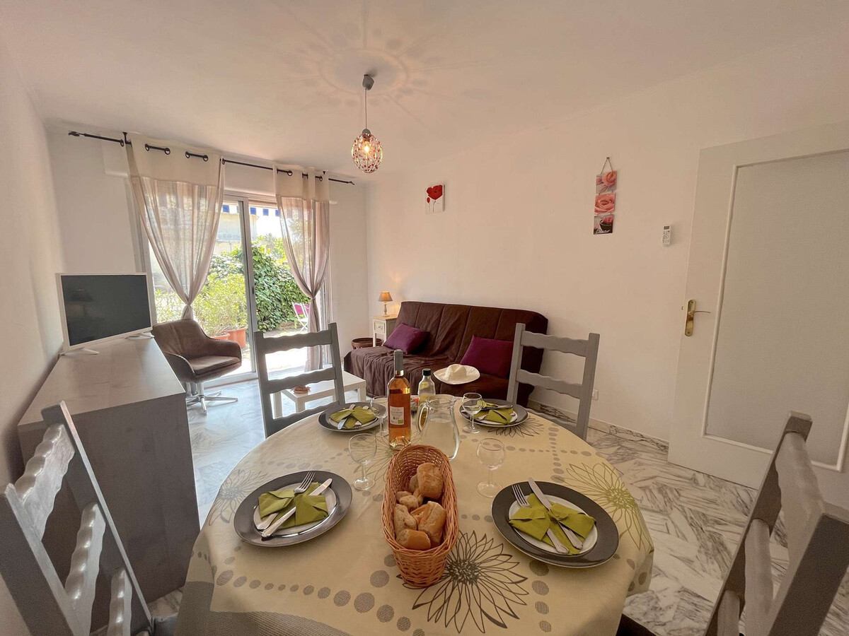 T2 Fréjus : terrasse 40 m² et parking à 300m du port - Photo 4