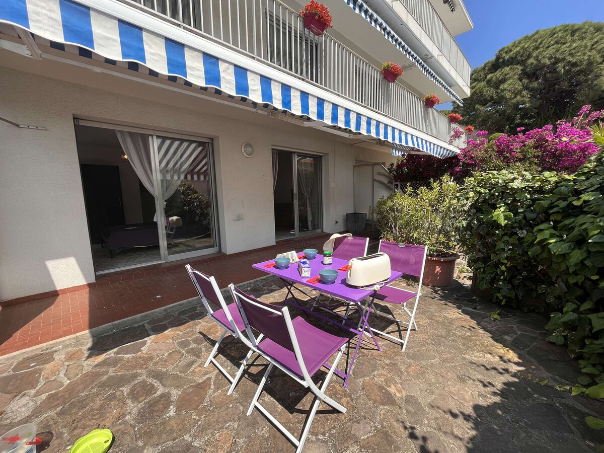 T2 Fréjus : terrasse 40 m² et parking à 300m du port - Photo 13