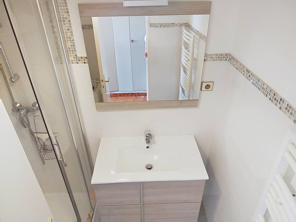 T2 climatisé 25 m² vue mer à Bormes-les-Mimosas - Photo 7