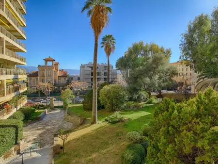 Location appartement à Ajaccio, Appartement 4 pièces avec terrasse, climatisation, parking privé au cœur dAjaccio