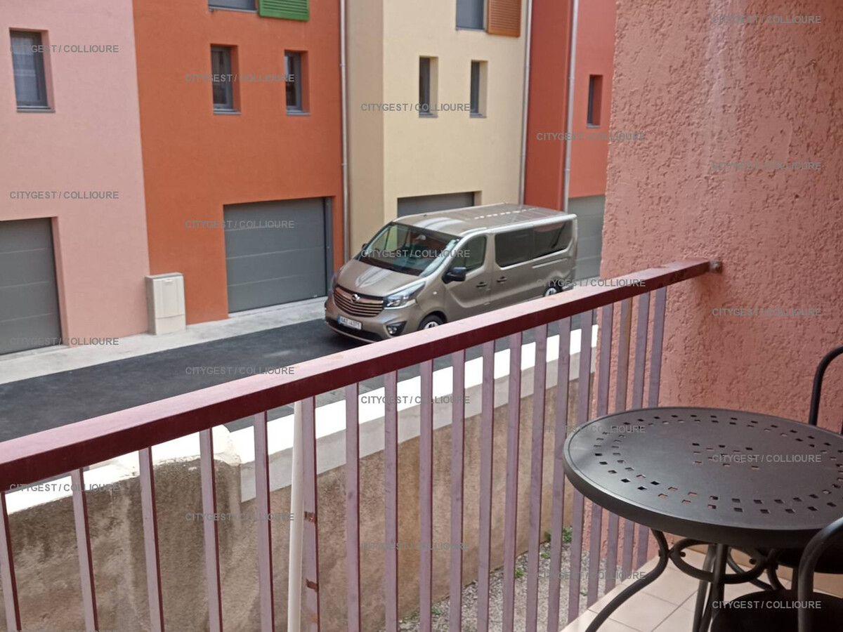 F2 traversant avec terrasse, 150m plage à Collioure - Photo 9