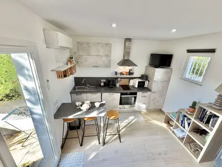 Location appartement à Porticcio, Studio Duplex Climatisé avec Terrasse à Porticcio, Proche Plages et Commodités, Internet Inclus