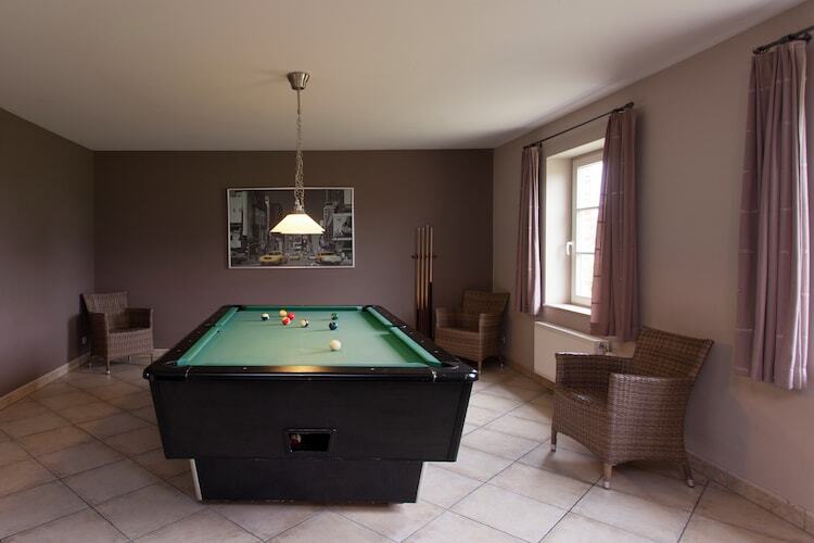 Villa Bovelinde : 12 personnes, jardin avec trampoline à Peer - Photo 5