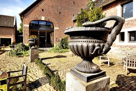 Hof van Aken, Maison de vacances historique avec terrasse privée, Richelle - Photo 24