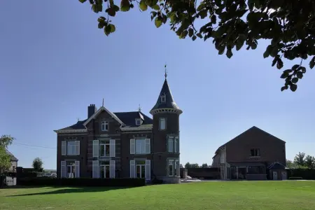 Château Froidthier : 7 chambres, piscine chauffée