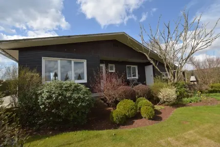 Location chalet à Malmedy, Chalet confortable avec étang, Malmedy