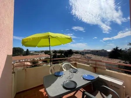 Location appartement à Sète, Studio cabine climatisé avec terrasse et parking à 500m de la plage de Sète