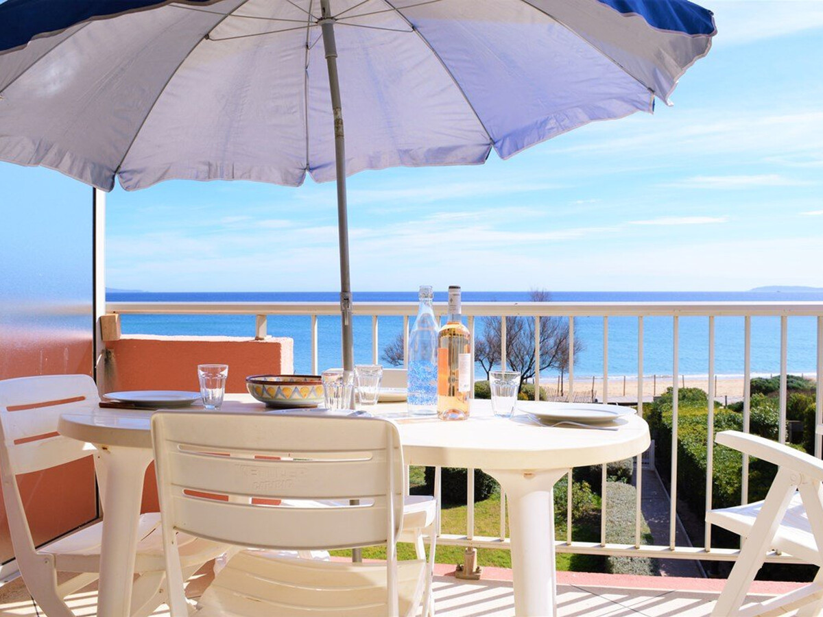 Studio vue mer au Lavandou avec terrasse et ménage - Photo 1