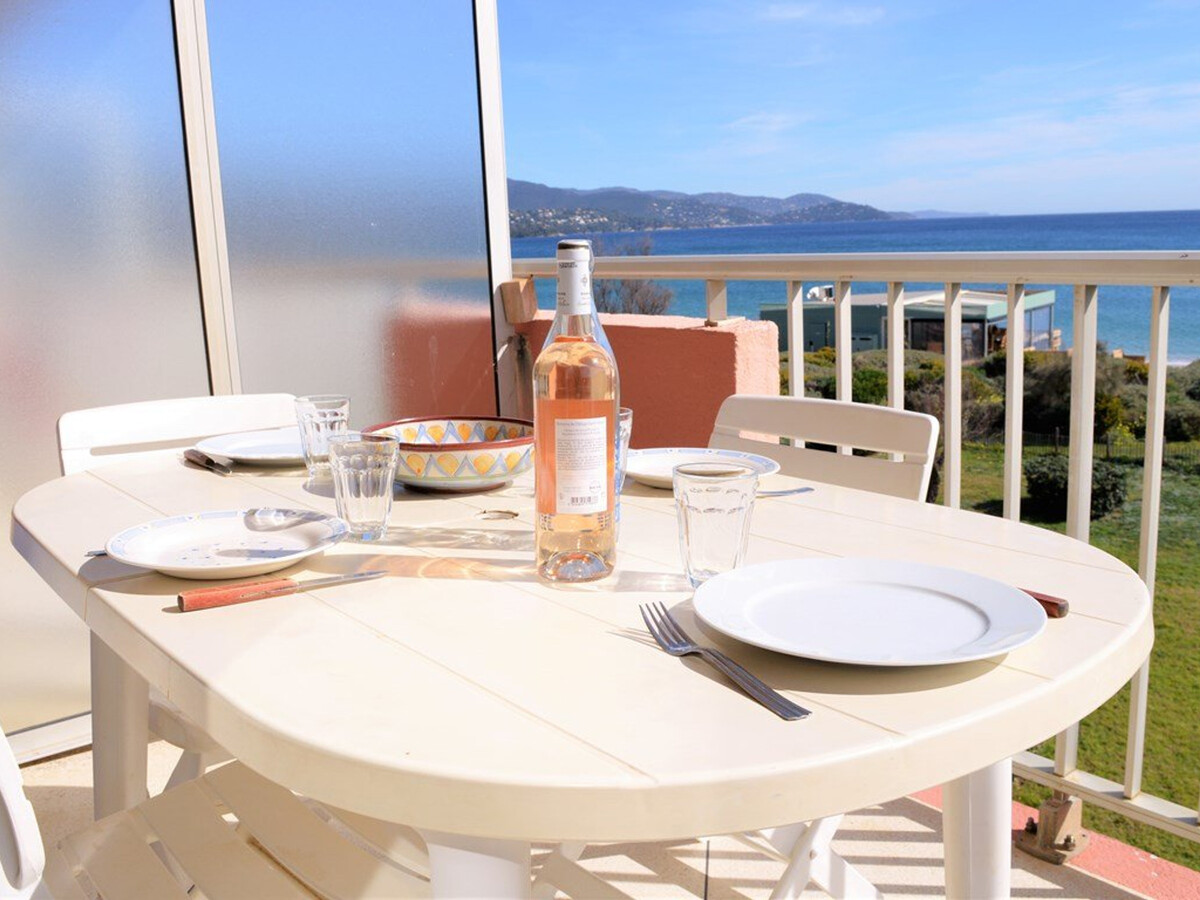 Studio vue mer au Lavandou avec terrasse et ménage - Photo 3