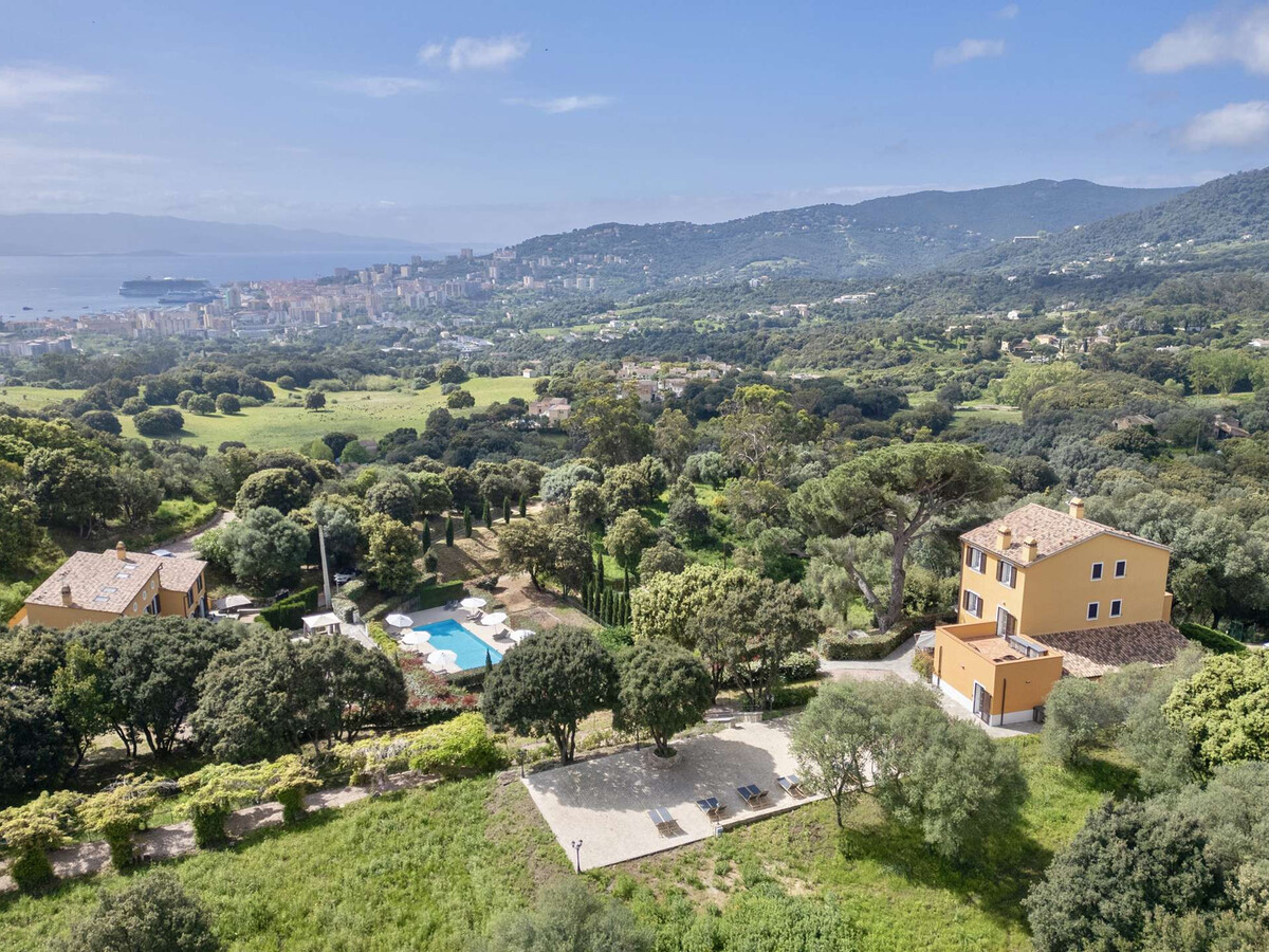 LA TOUR 1 : Appartement 3 chambres avec piscine à Ajaccio - Photo 1