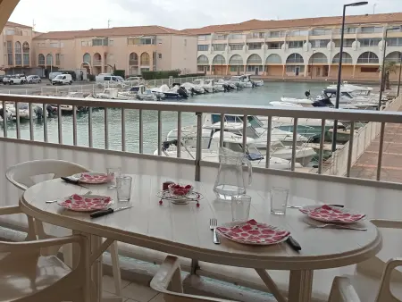 Location appartement à Sète, Charmant 2 pièces cabine avec parking et animaux admis à Sète