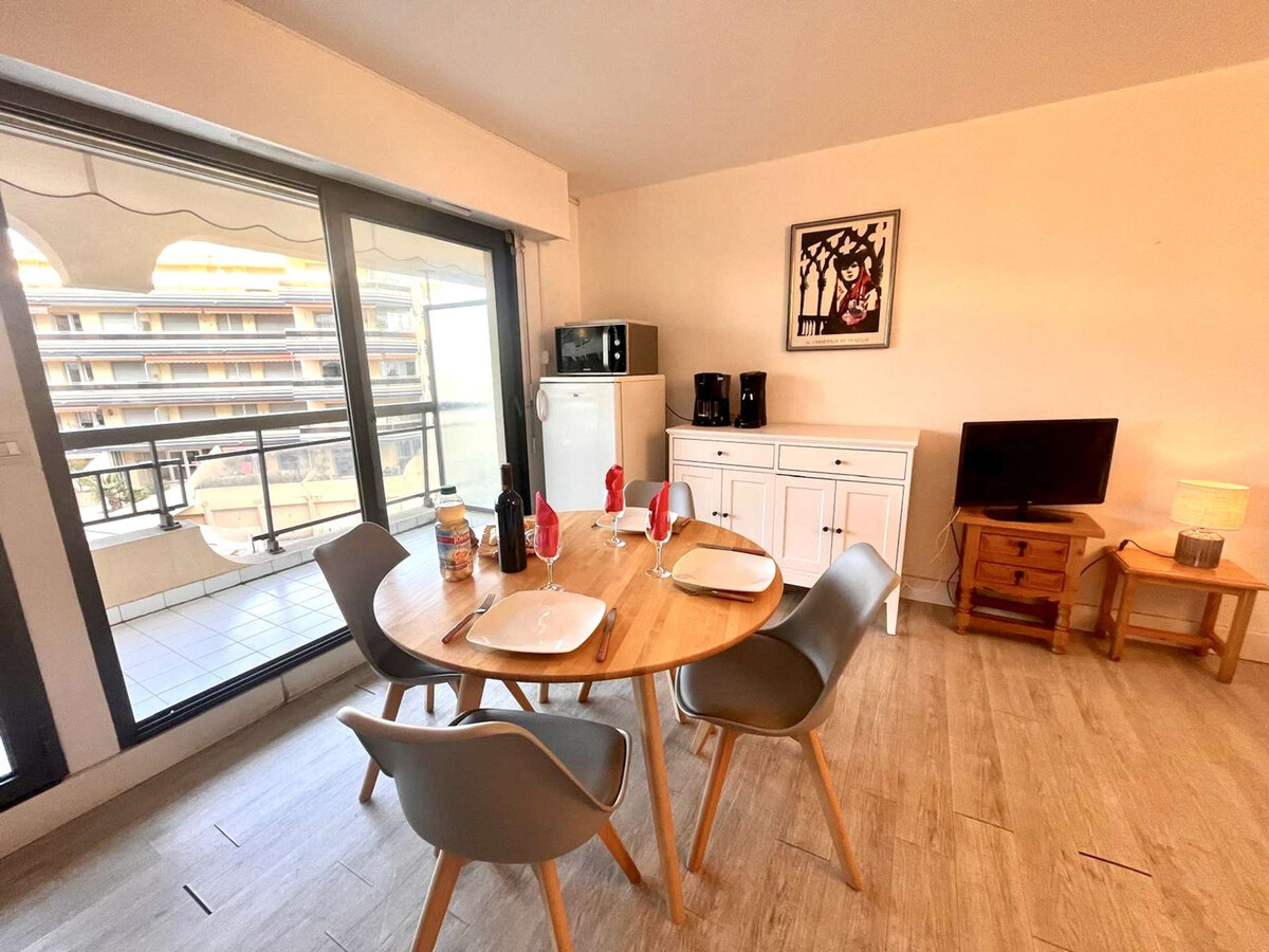 Appartement 2P à 200m de la plage, terrasse et salon de jardin - Photo 3