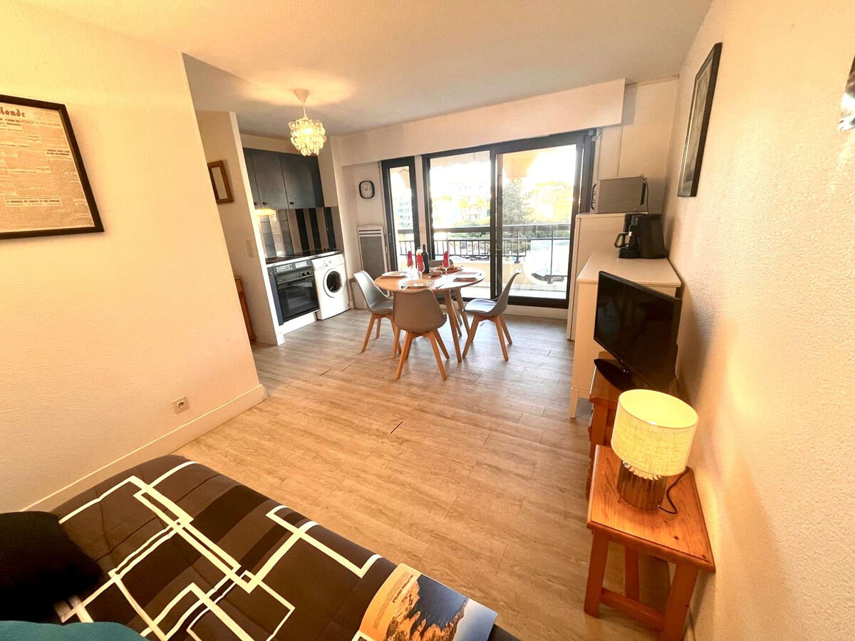 Appartement 2P à 200m de la plage, terrasse et salon de jardin - Photo 5