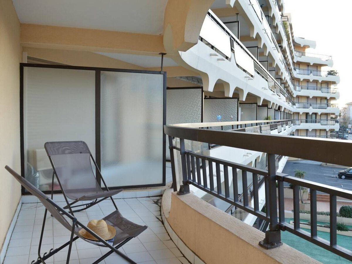 Appartement 2P à 200m de la plage, terrasse et salon de jardin - Photo 10