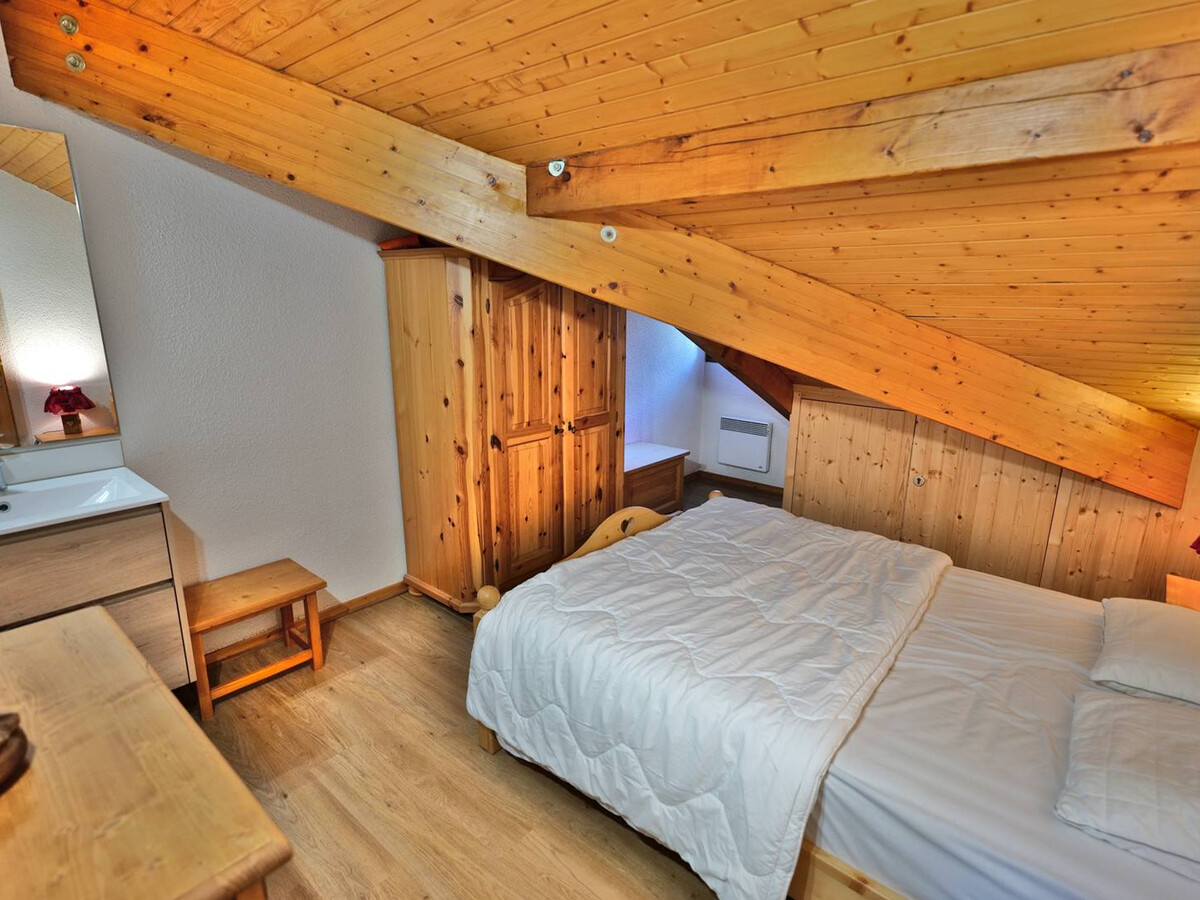 2 pièces + mezzanine 42m², balcon sud, centre village - Photo 5