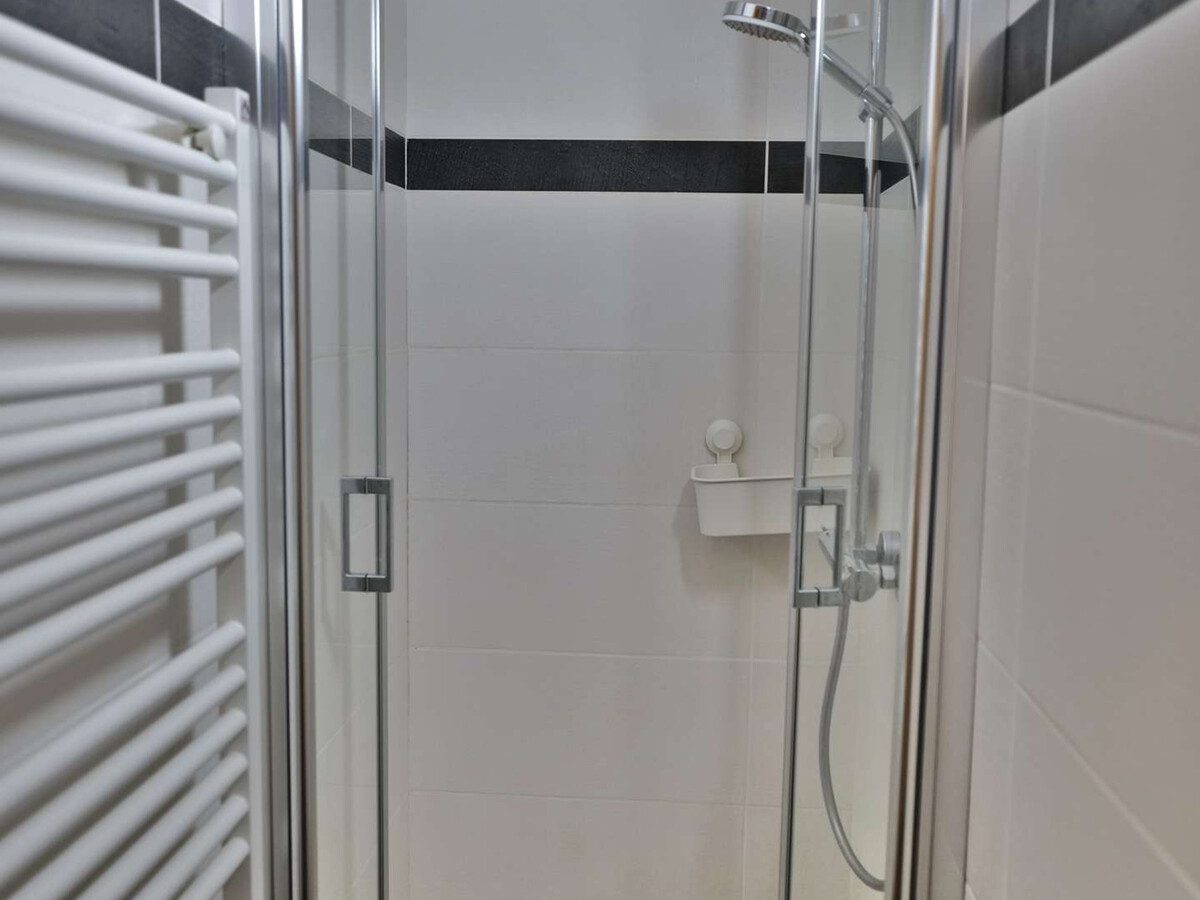 2 pièces + mezzanine 42m², balcon sud, centre village - Photo 14