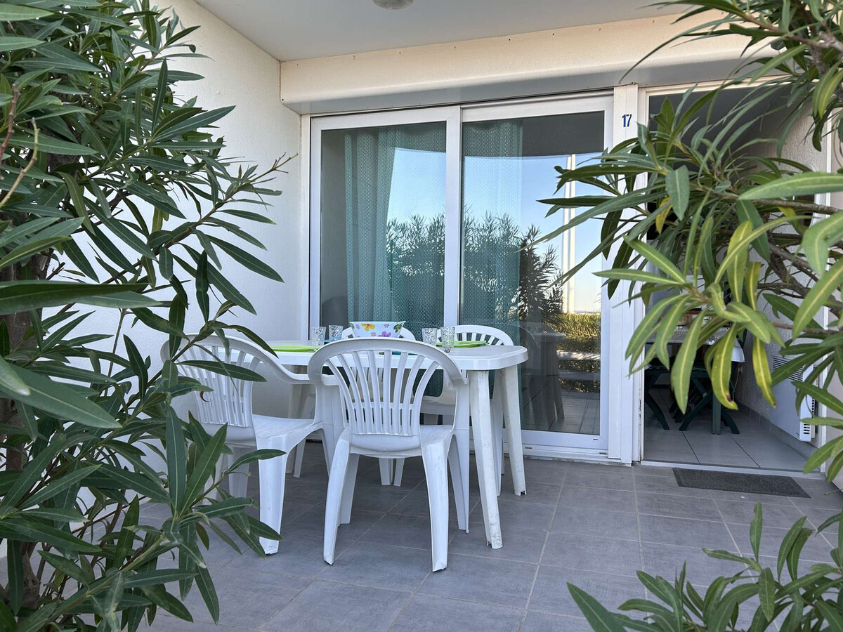 T2 climatisé Port Camargue, terrasse vue mer et jardin - Photo 2