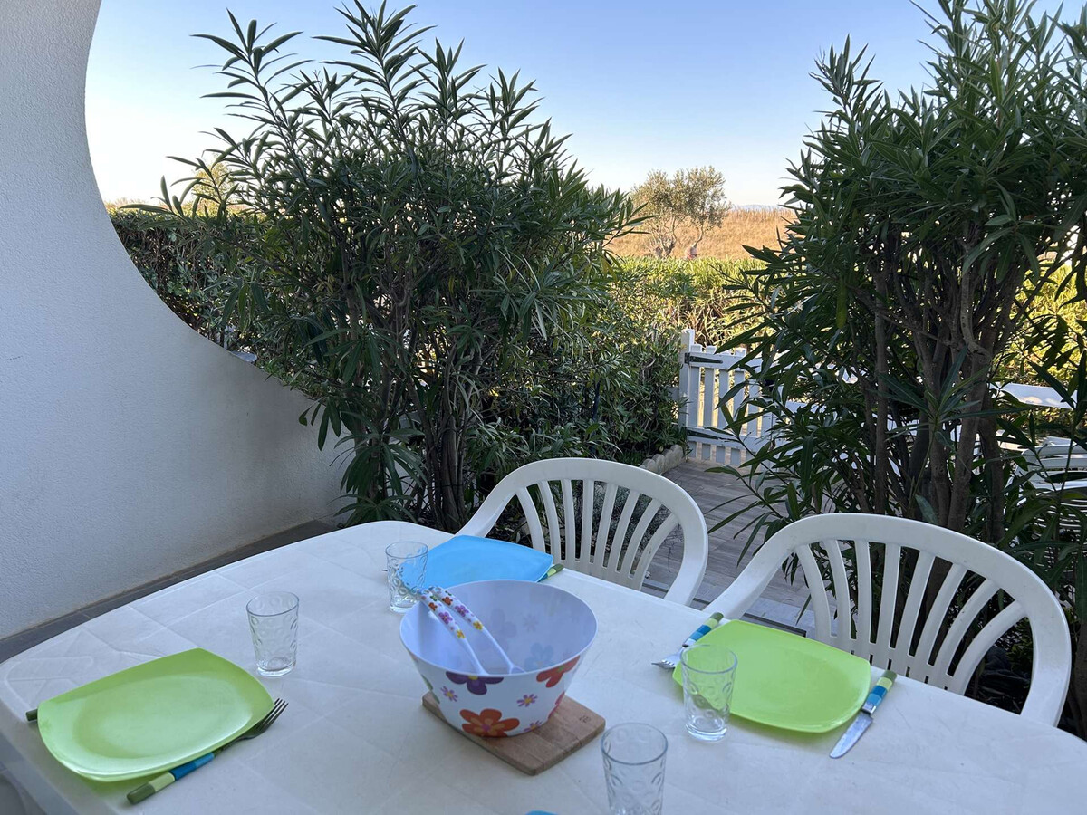 T2 climatisé Port Camargue, terrasse vue mer et jardin - Photo 6