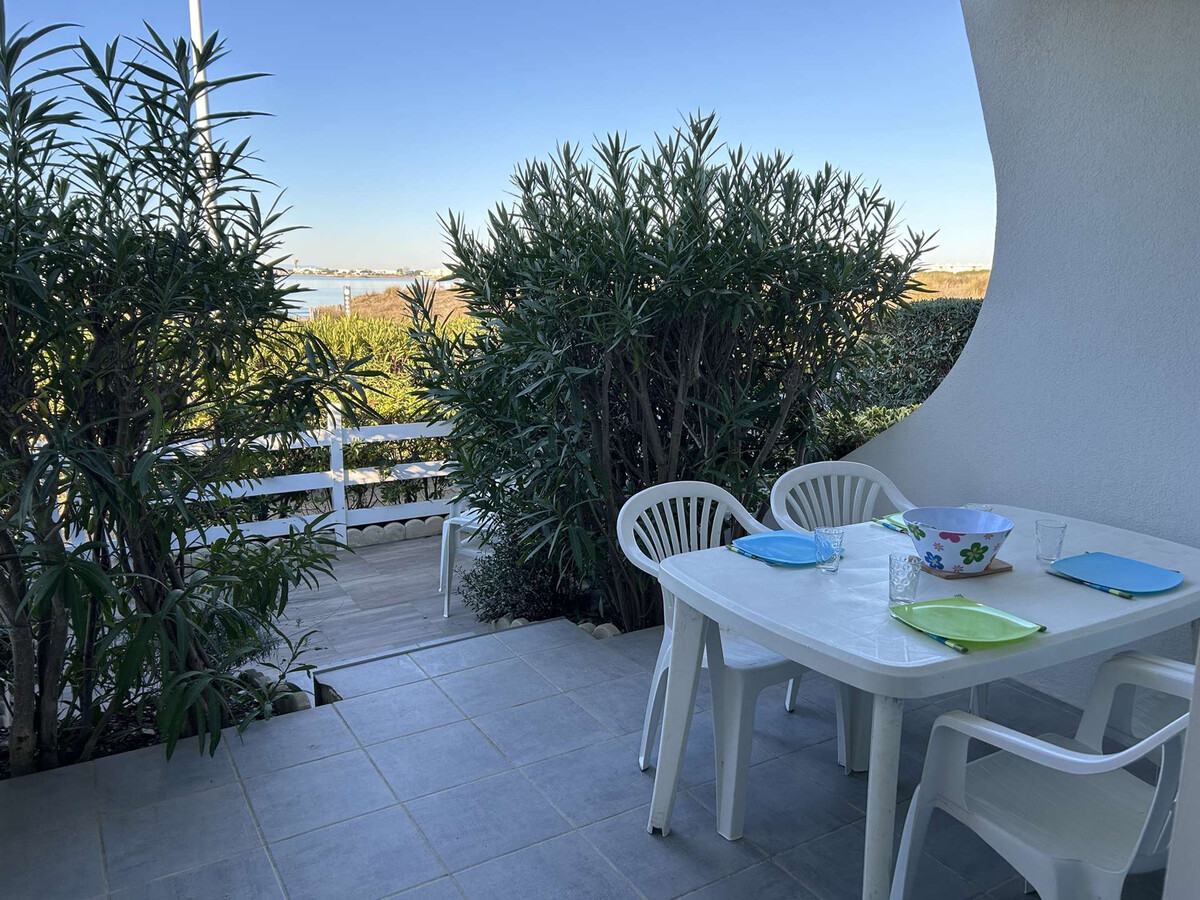 T2 climatisé Port Camargue, terrasse vue mer et jardin - Photo 7