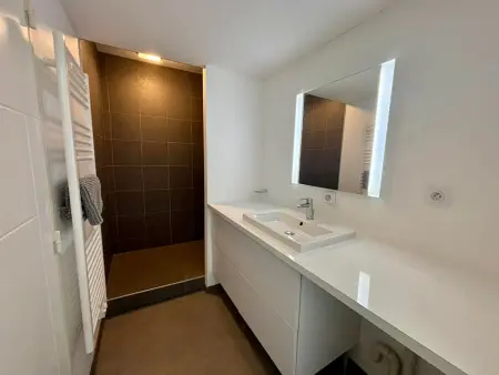 Appartement 56m² front de mer, piscine chauffée, parking : photo 5
