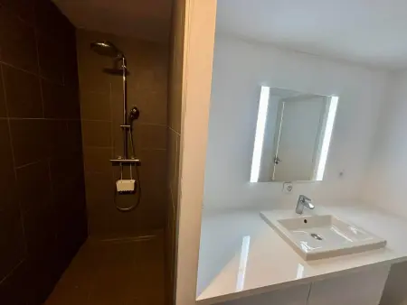 Appartement 56m² front de mer, piscine chauffée, parking : photo 6