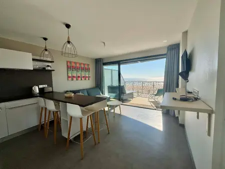 Appartement 56m² front de mer, piscine chauffée, parking : photo 10