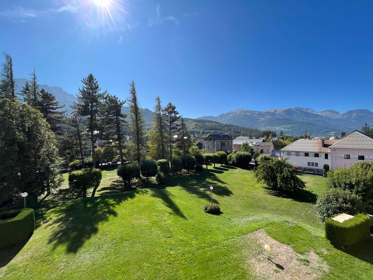 T2 centre-ville Barcelonnette, balcon sur le parc - Photo 6