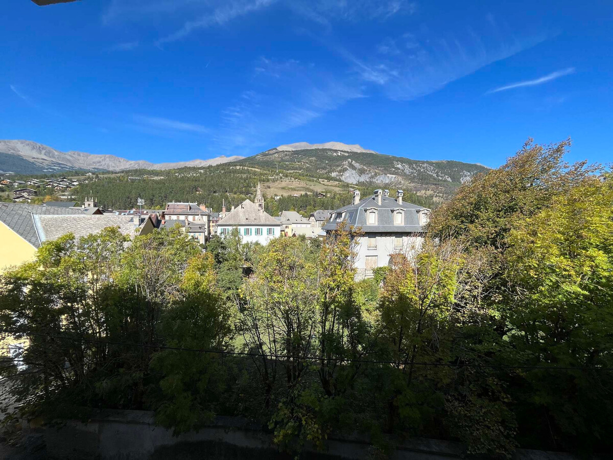 T2 centre-ville Barcelonnette, balcon sur le parc - Photo 10