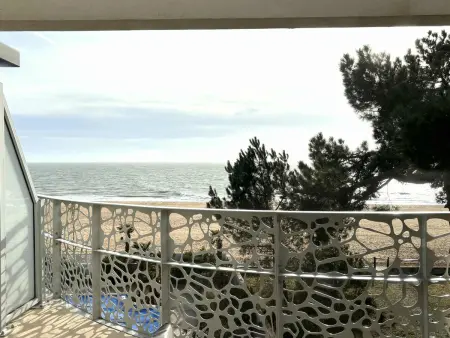 Appart 40m² front de mer, balcon, piscine chauffée : photo 9