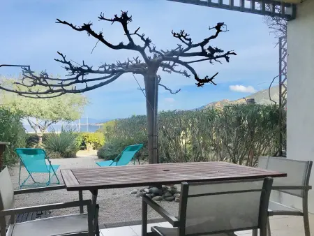 Location appartement à Lumio, Appartement 2 pièces avec terrasse, à 100m de la plage et parking privé, Lumio