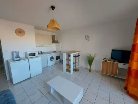 Location appartement à Le Grau d'Agde, Lumineux 2 pièces à 50m de la plage avec ascenseur, loggia et équipements pour 4 personnes