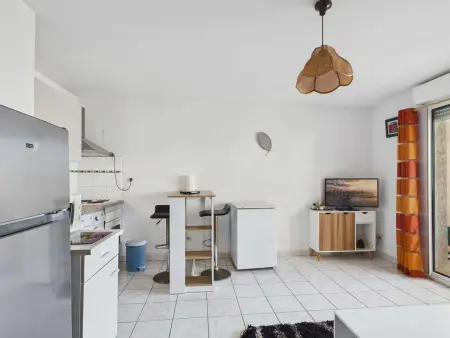 Appartement 2 pièces lumineux, 50m plage, ascenseur : photo 8