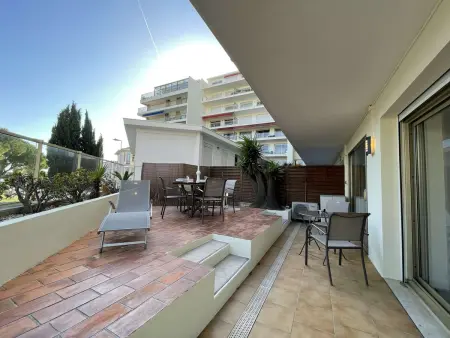 T2 climatisé avec terrasse, centre Antibes, port Vauban : photo 9