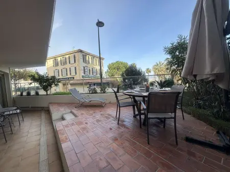 T2 climatisé avec terrasse, centre Antibes, port Vauban : photo 10