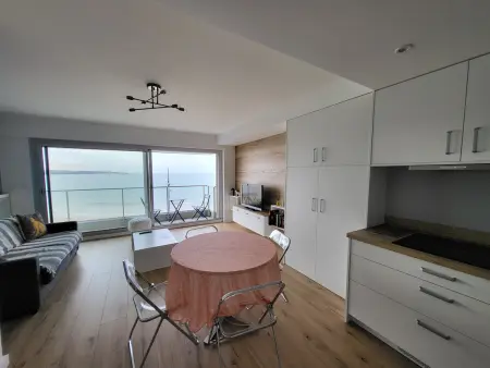 Appartement T2 face plage avec balcon, cuisine équipée et TV - Photo 2