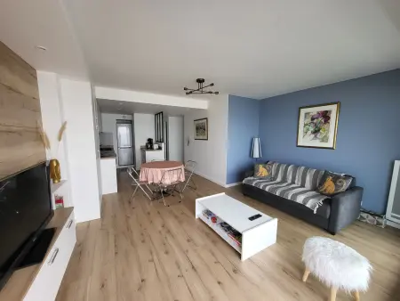 Appartement T2 face plage avec balcon, cuisine équipée et TV - Photo 3