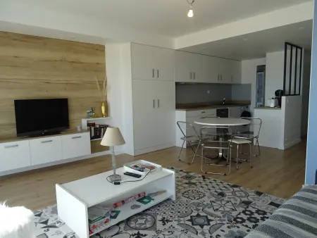 Appartement T2 face plage avec balcon, cuisine équipée et TV - Photo 6