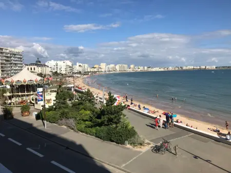 Appartement T2 face plage avec balcon, cuisine équipée et TV - Photo 7