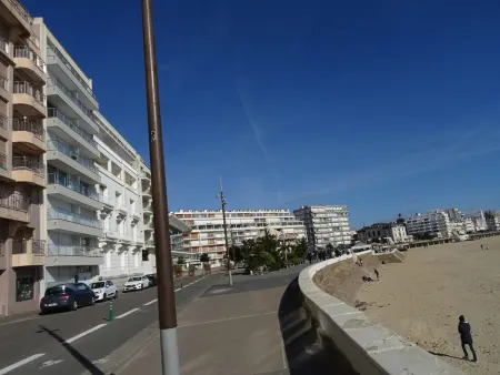 Appartement T2 face plage avec balcon, cuisine équipée et TV - Photo 12