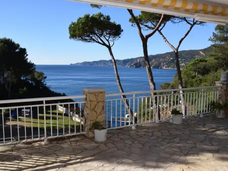 Location appartement à Sant Feliu de Guíxols, Appartement confortable avec piscine et accès direct à la mer