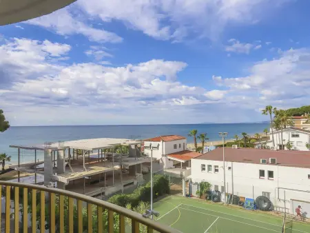 Appartement Luxe Front de Mer avec Piscine et Terrasse à Vilafortuny, Cambrils : photo 6
