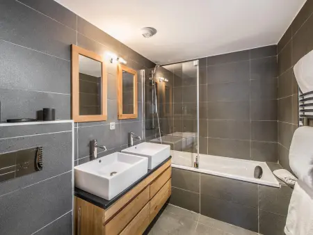 Duplex de charme 4 chambres avec Wifi et parking à Courchevel Moriond : photo 7