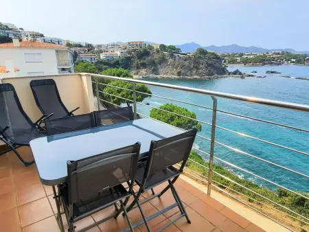 Location appartement à Llançà, Appartement avec vue sur la mer, animaux acceptés et parking à Llançà