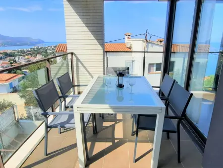 Location appartement à Llançà, Appartement 3 chambres avec terrasse, piscine, parking et climatisation à Llançà